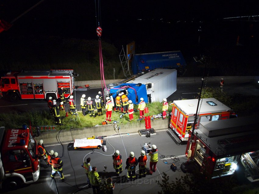 Einsatz BF Koeln PEINGEKLEMMT in Leverkusen P042.JPG